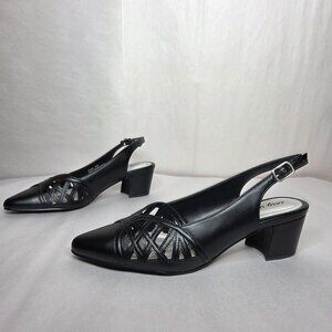 NWT Easy Street Women's Bizzy Buck Black Low Chunky Heels